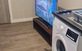 Modern 2 Bed Apartment